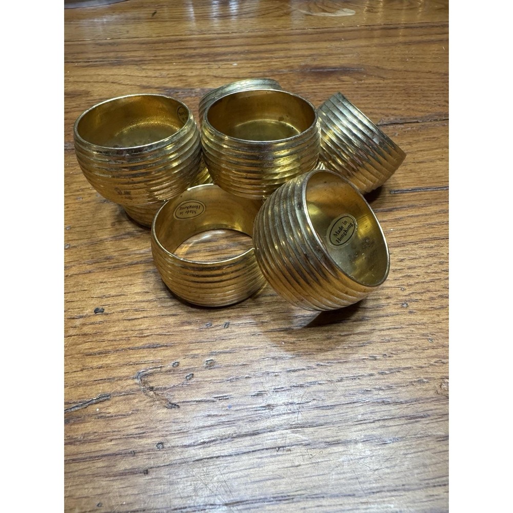 VTG Set of 8 Brass Ribbed Napkin Rings Brass w/‎ Patina Made In Hong Kong